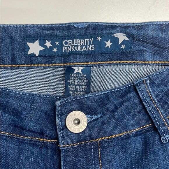 CELEBRITY PINK Women's 3 (JUNIORS) Blue Jean Short Shorts - Picture 2 of 3